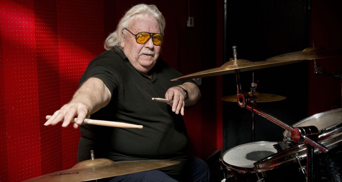 Fallece el baterista LEE KERSLAKE a los 73 años