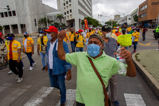 Hay alerta por algunos que le recortarán recursos a la paz. Paro Nacional Sindicatos Convocan Movilizaciones Contra Reforma Tributaria Partidos Politicos Politica Eltiempo Com