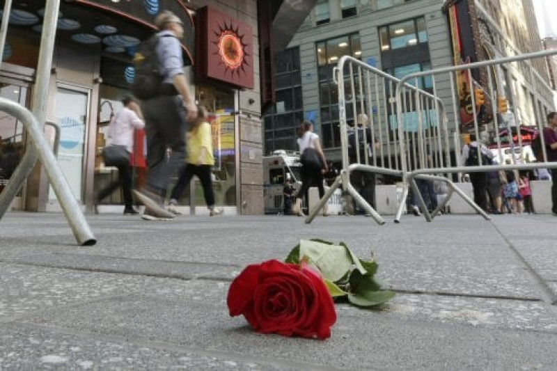 Un adolescente abre fuego y hiere a tres personas en Times Square, Nueva York