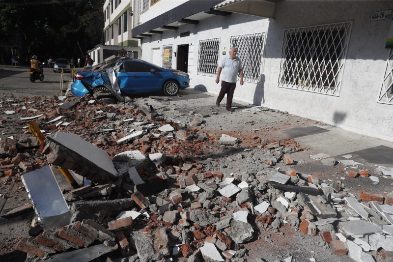 Sube a 169 el número de muertos y a 668 el de heridos por el terremoto en Colombia