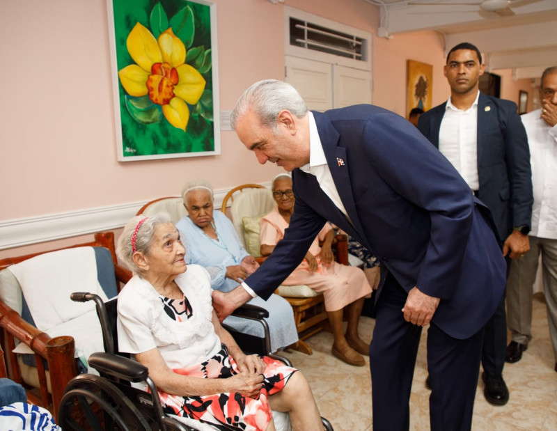 Abinader entrega remodelación de pabellones y área de psiquiatría de hogar para ancianos