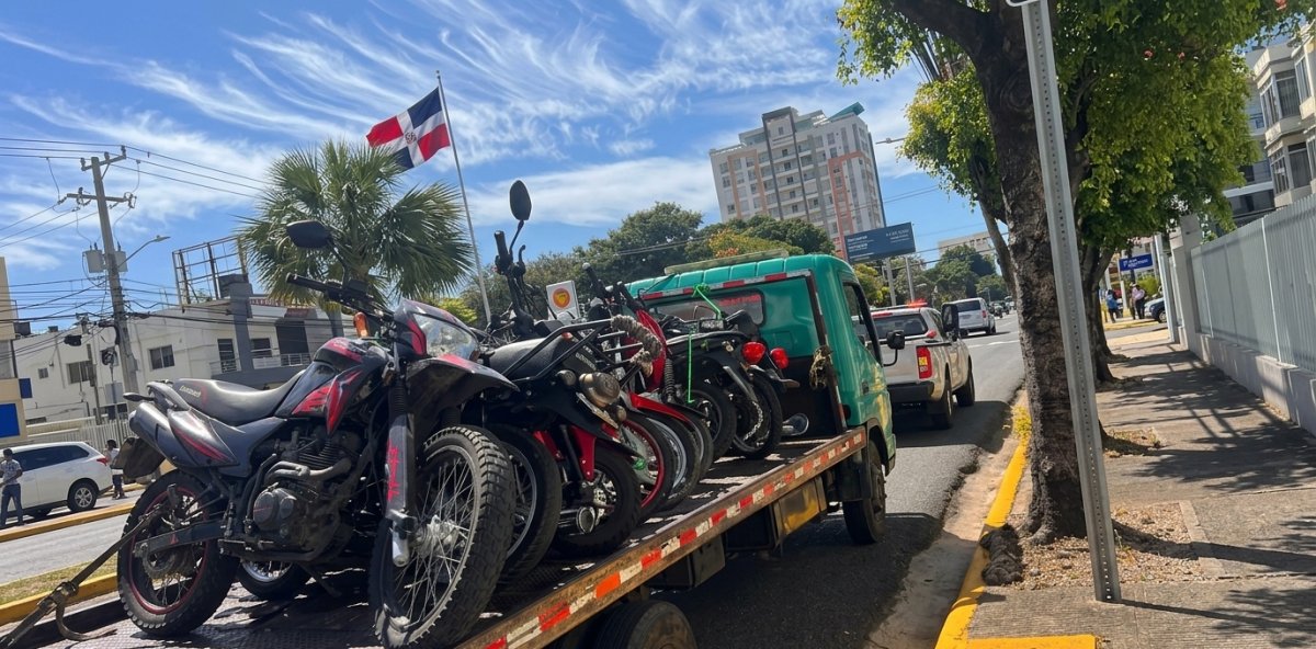 Sacan de circulación decenas de vehículos pesados y motocicletas en operativos relámpago