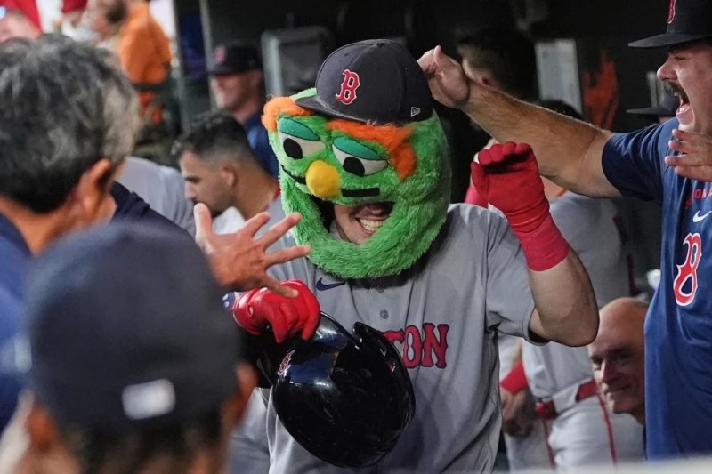 Rutschman jonronea, Bello lanza 5 innings en blanco y Medias Rojas vencen a Angelinos