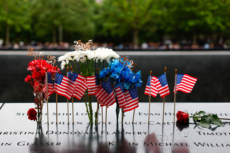 Nueva York conmemora a víctimas del 11 de septiembre a 25 años del ataque