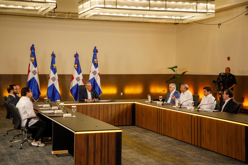 Abinader aborda cambios y avances en obras pendientes