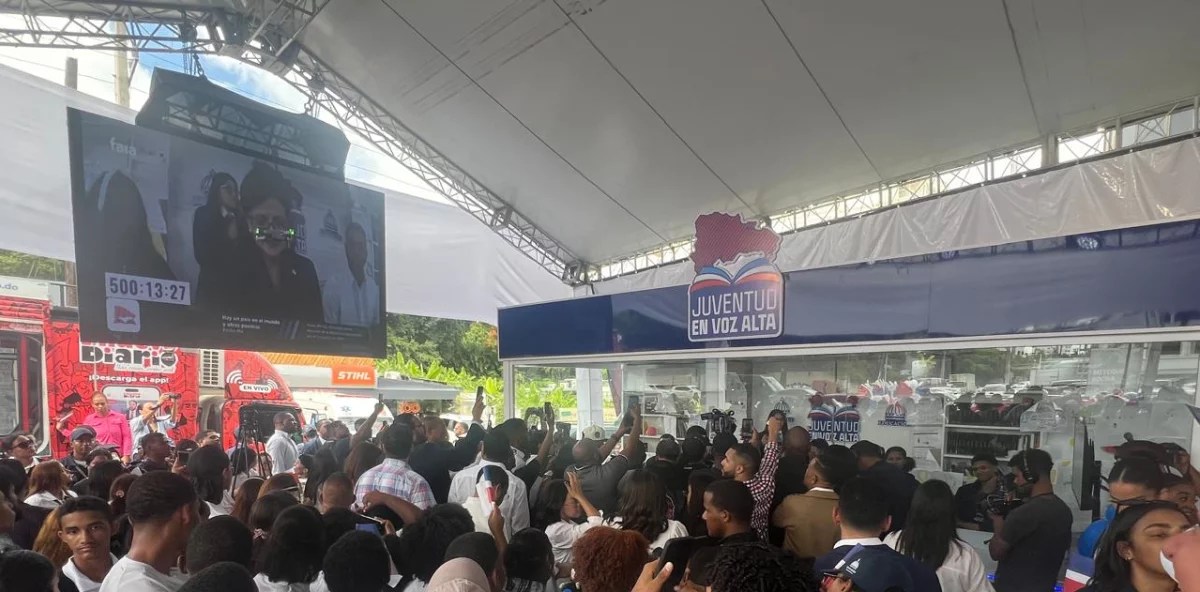 Cinco jóvenes devuelven a RD el Récord Guinness de lectura en voz alta