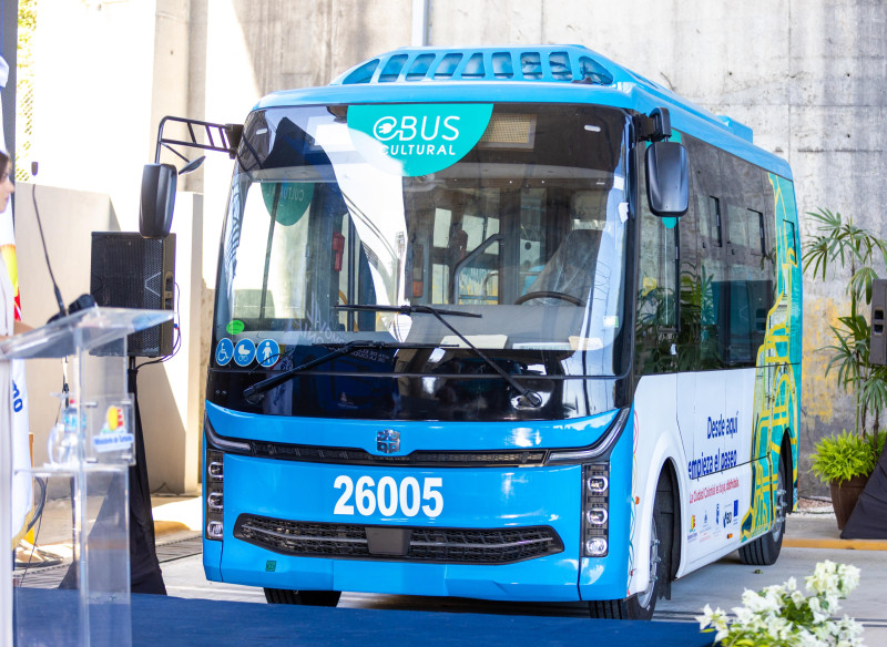 Ciudad Colonial estrena flota de autobuses eléctricos para mejorar la calidad del aire