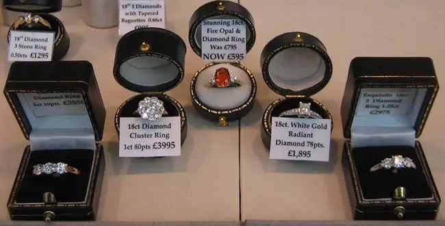 It might seem easier to find a partner and plan a proposal than it is to buy the perfect enga. Second Hand Engagement Rings