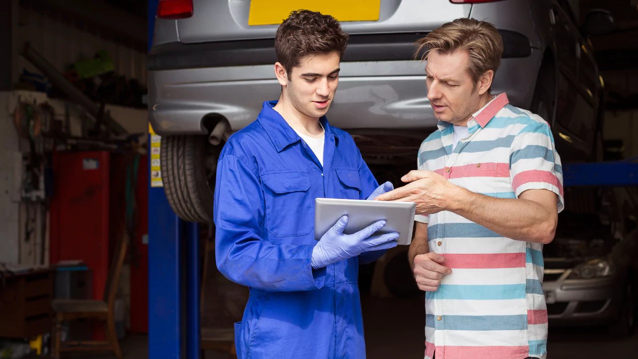 How Much Does A Mechanic Charge Per Hour