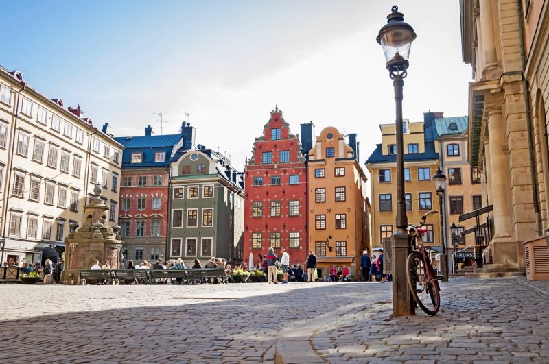 La place publique Stortorget dans la vieille ville de Stockholm stock image.