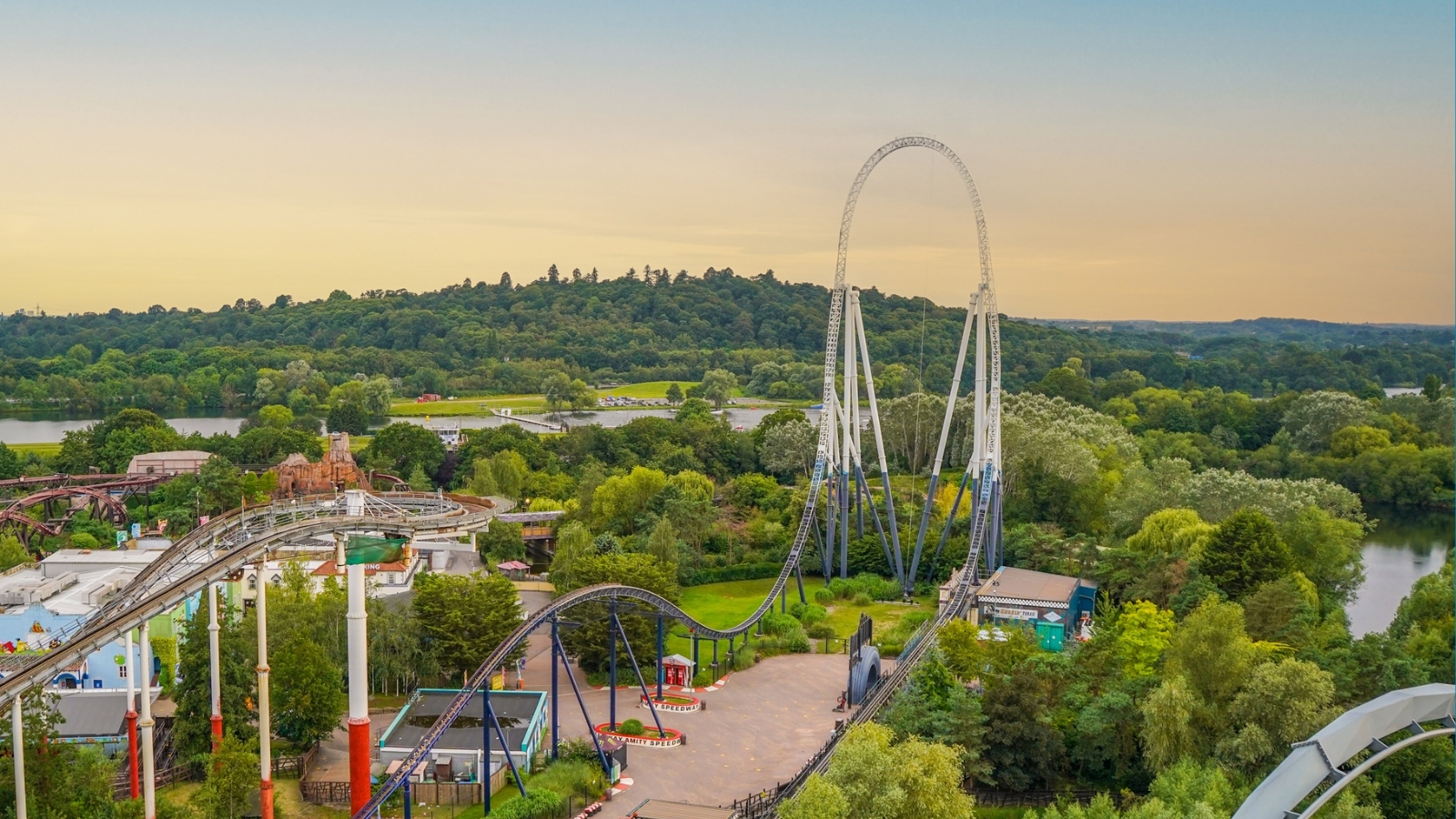 Thorpe Park au Royaume-Uni : Des montagnes russes extrêmes pour les amateurs de sensations fortes