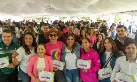 Claudia Agatón en el Foro «Futuro en Marcha» – Inspirando Liderazgo Juvenil en Ensenada