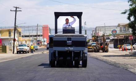 Gobierno de Ensenada invierte 5.9 millones en una sola calle