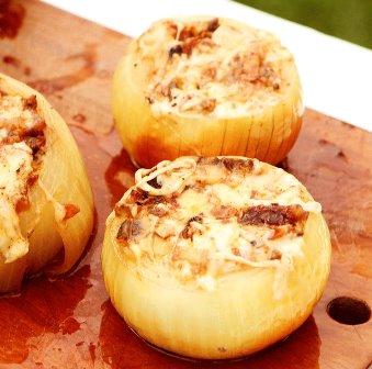 Cebollas rellenas de requesón y jamón