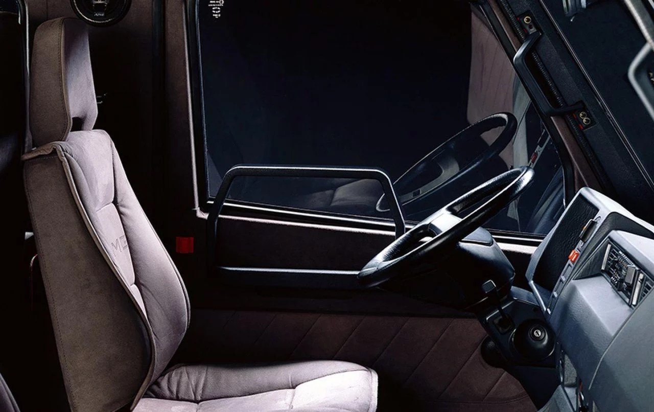 Volante-Mercedes-Benz-MB-100-AMG.webp