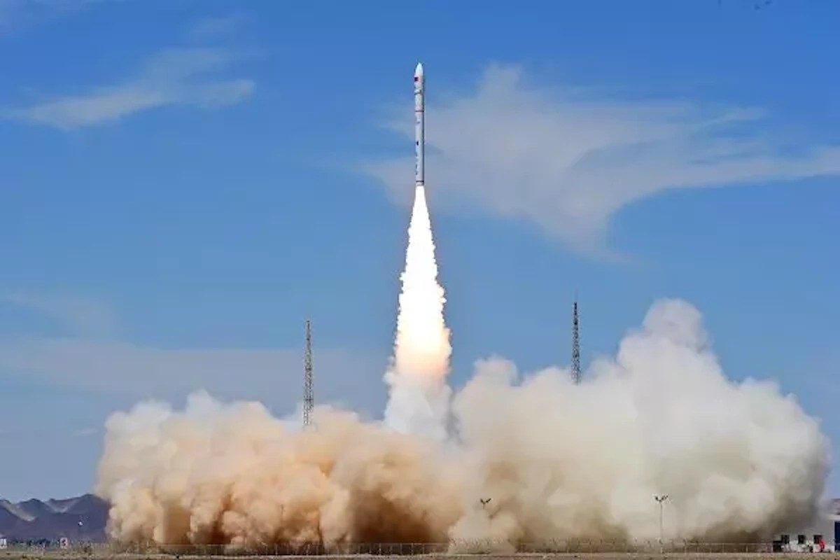 Empresa china logra con éxito la puesta en órbita de dos satélites
