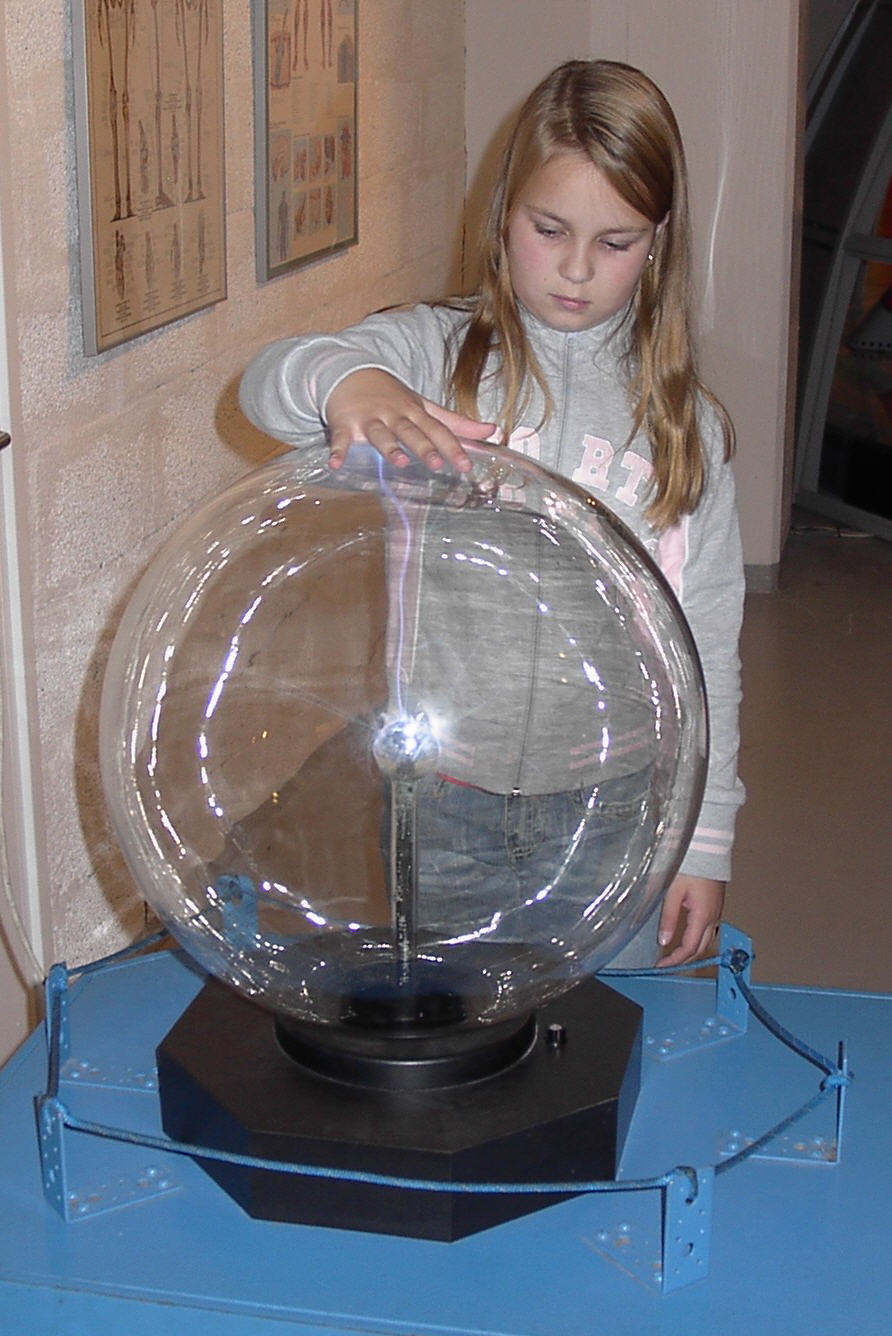 DatterNummerTre tester elektronutladning