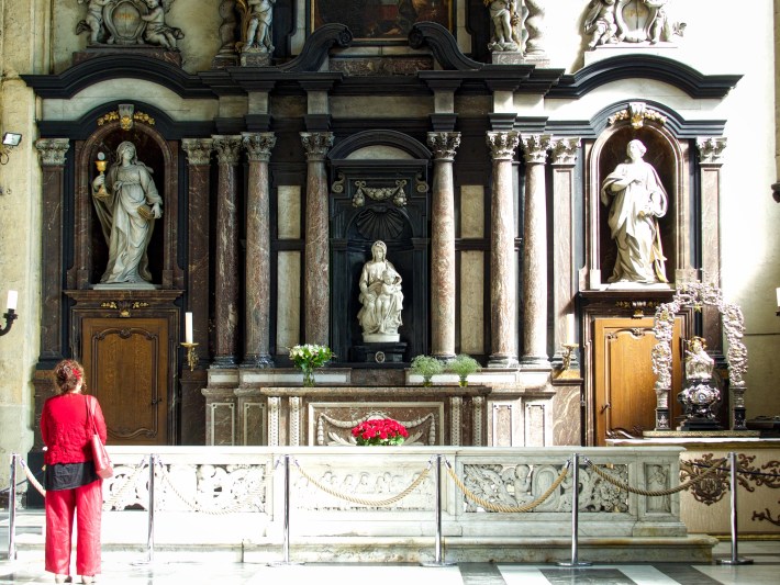 Viewing the Brugge Madonna