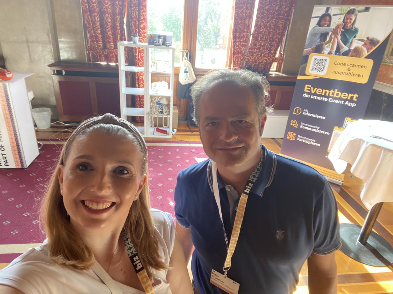 Peter und Nadine am Eventbert Messestand der BIZ Autumn 2023