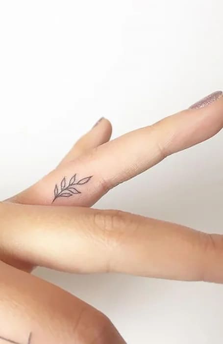 76 Feminine & Small Body Tattoos For Women (2022 Guide) 701_x_455_jpg
