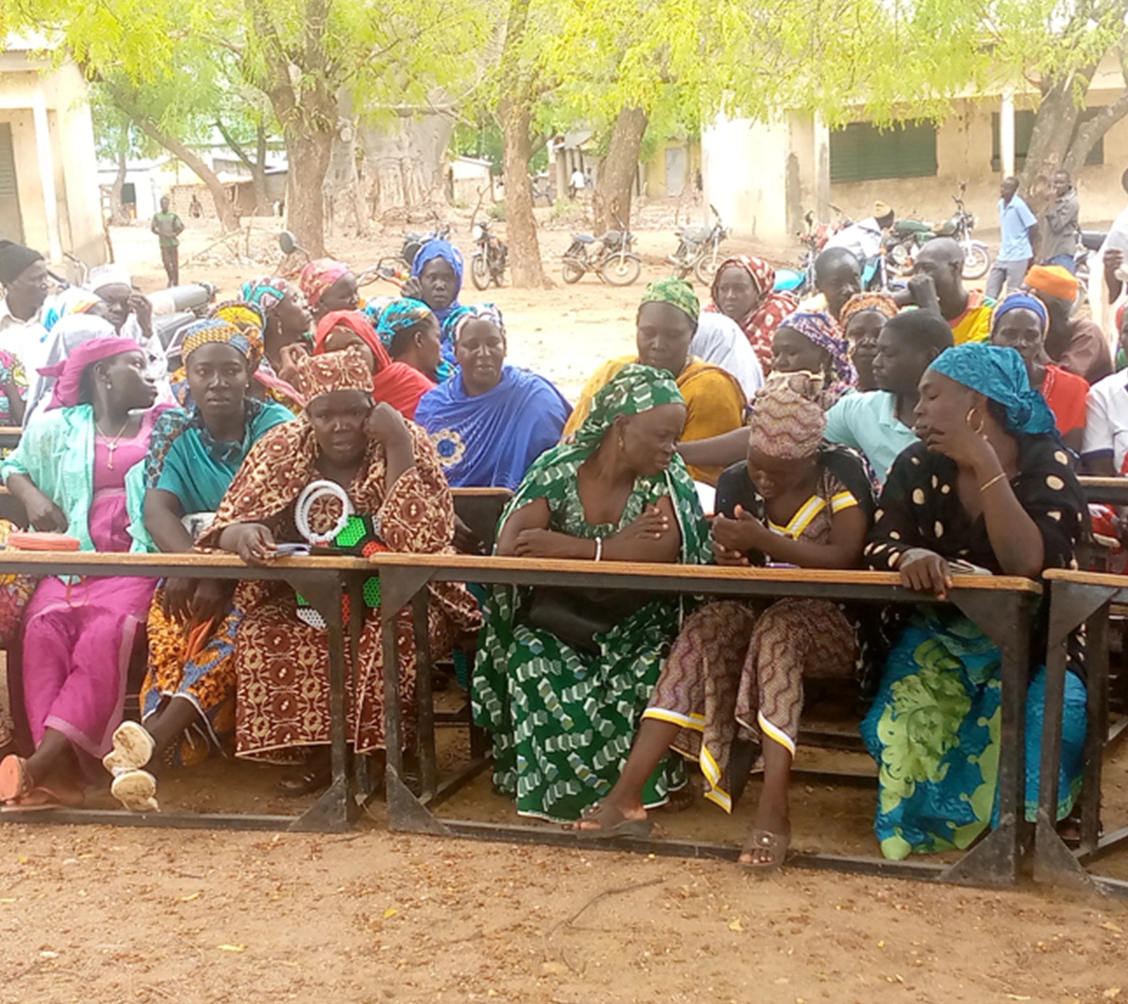 Formation de masse des femmes a éducation financière dans les Communes de Ngong et Bibemi