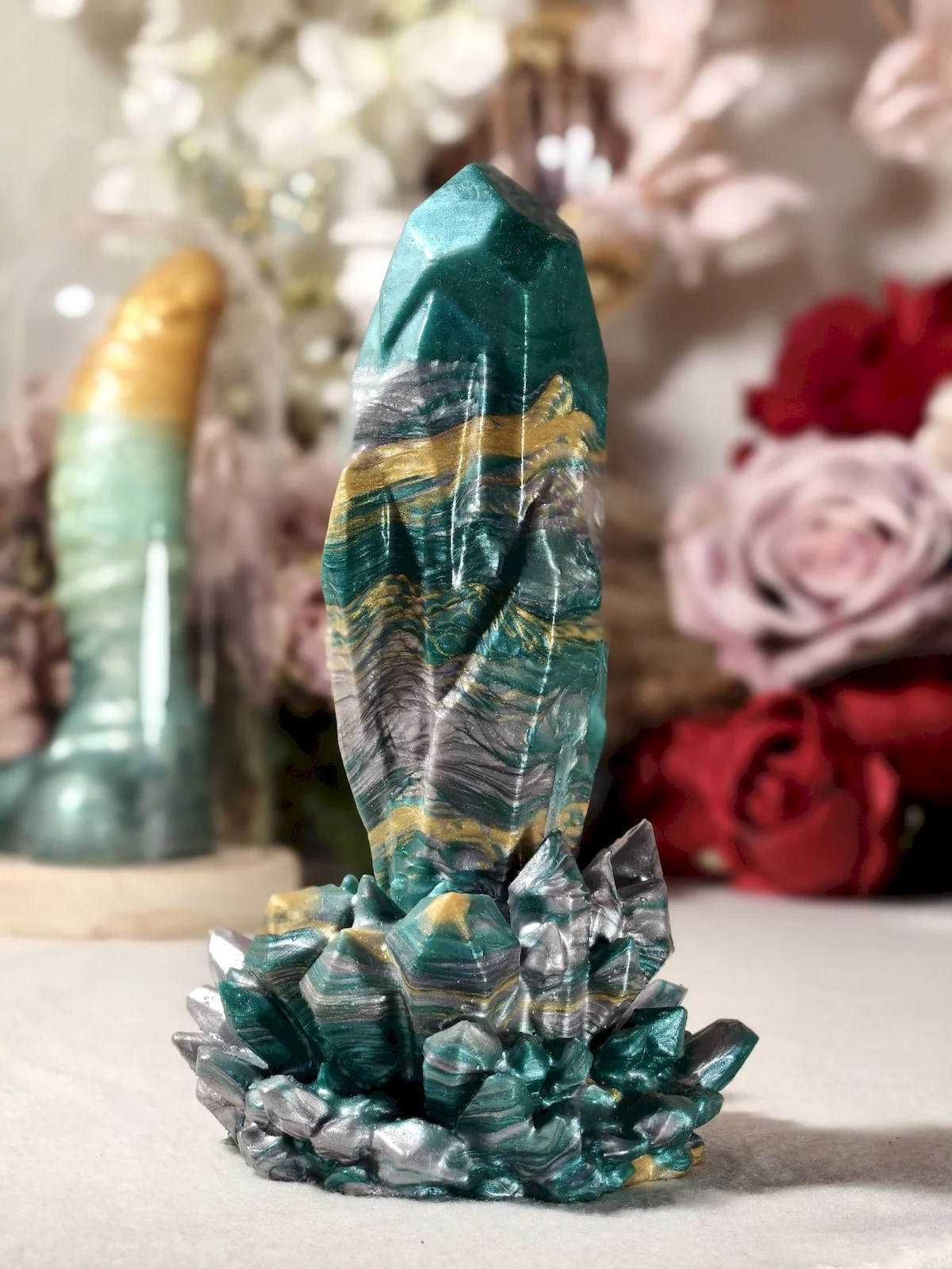 Crystal fantasy crystal dildo with small crystal details