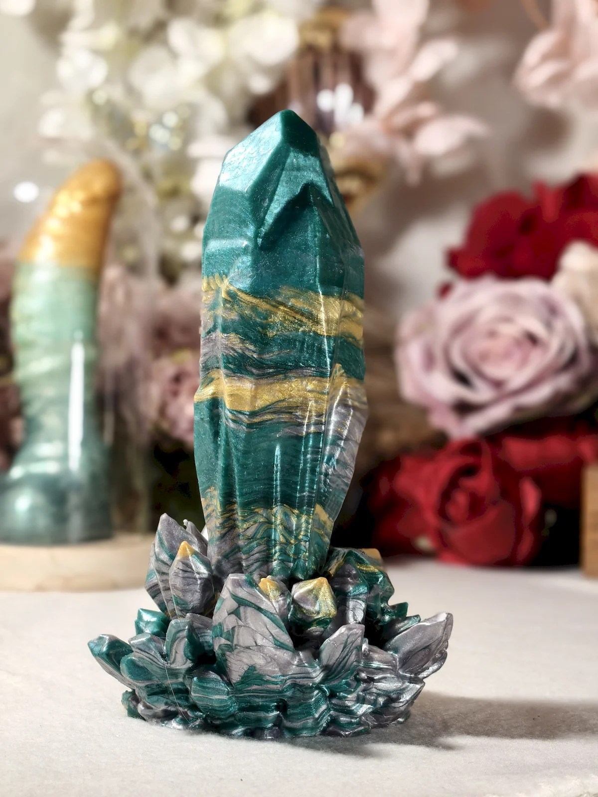Crystal fantasy crystal dildo with small crystal details