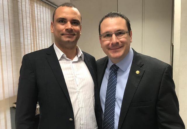Adriano Vitor em visita ao deputado Rafa Zimbaldi;