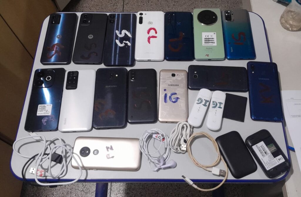 Transexual é presa tentando entrar com 15 aparelhos de telefone celular em presídio de São Cristóvão