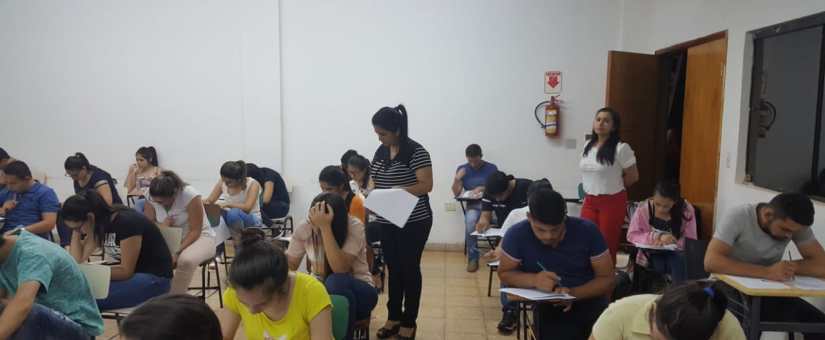 Alumnos rinden el penúltimo examen de ingreso a la FCE