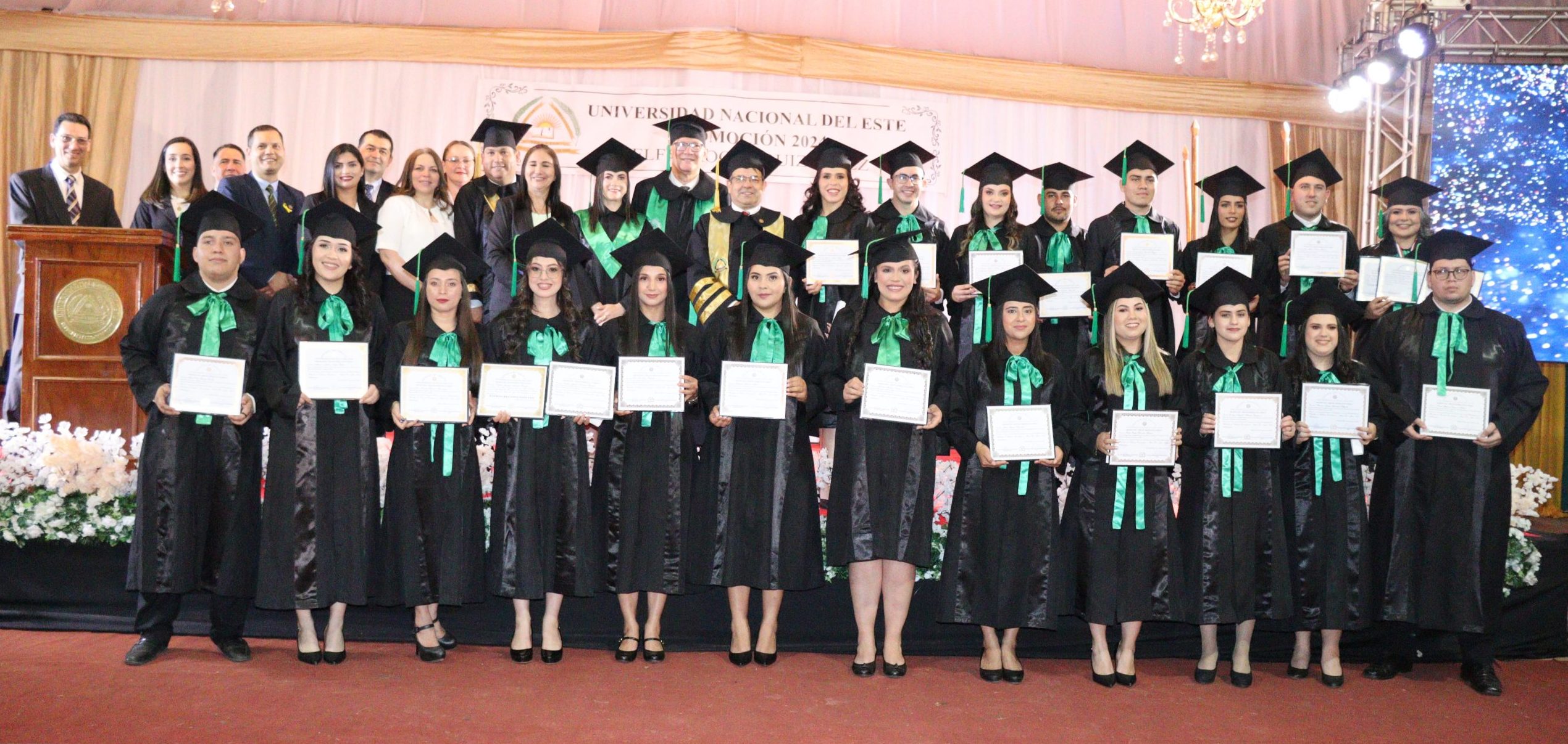 Emotivo acto de graduación en la Filial Juan León Mallorquín