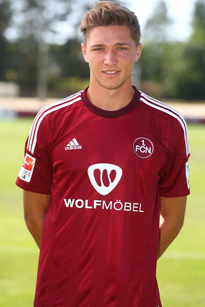 Spieler Niklas Stark Von Deutschen Bundesligisten 1 Fc Nurnberg Wahrend Der Offiziellen Fototermin Fur Die Saison 2013 14 Am 9 Juli 2013 In Den Sportpark Valznerweiher In Nurnberg Bayern Foto Daniel Karmann Dpa Stockfotografie Alamy What is Niklass zodiac sign.