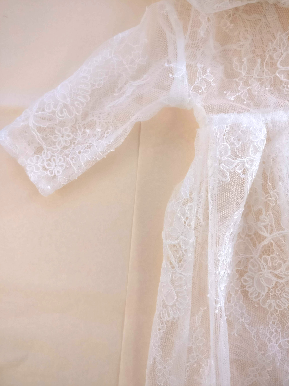 robe et cape de baptême en dentelle sur mesure