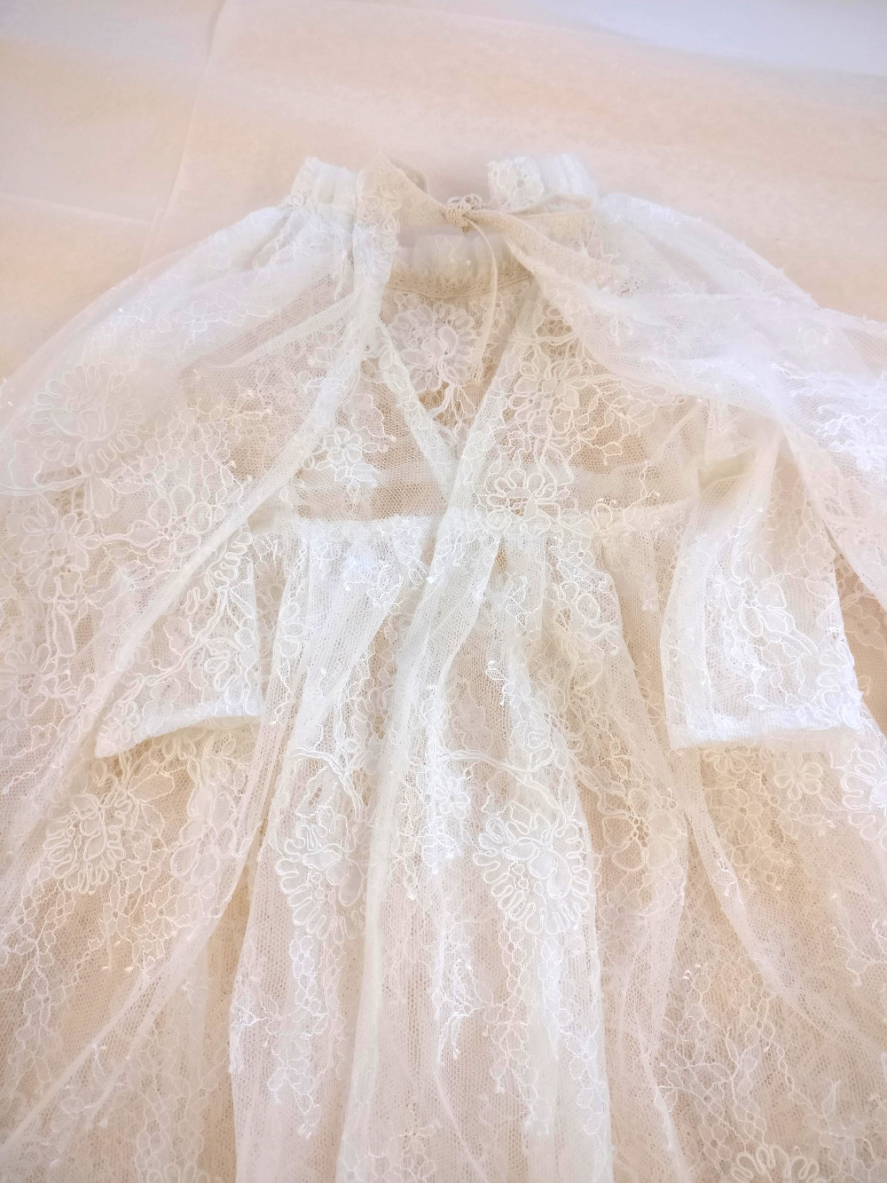 robe et cape de baptême en dentelle sur mesure