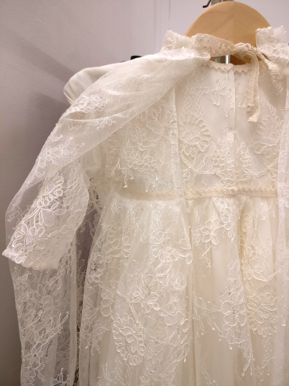 robe et cape de baptême en dentelle sur mesure