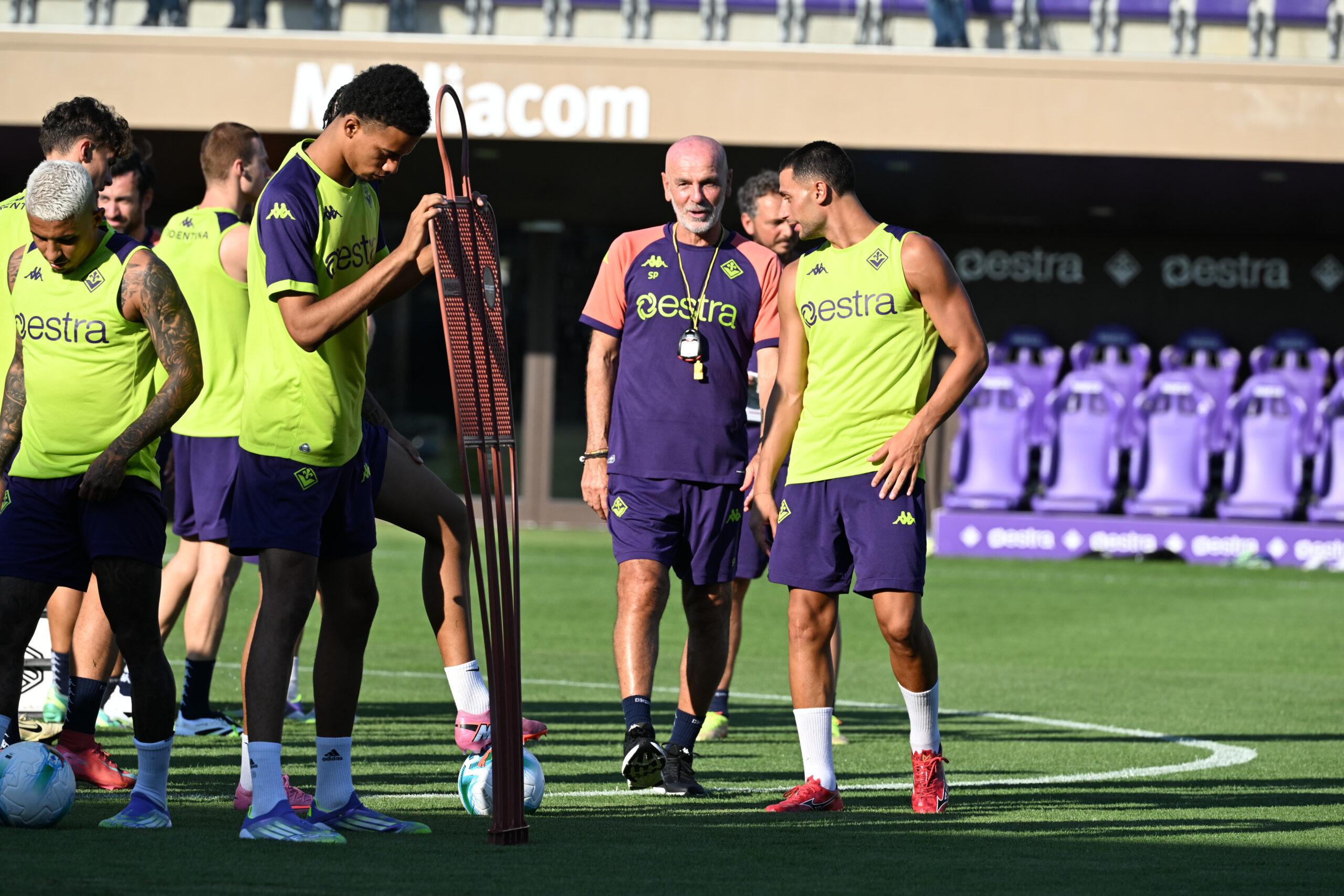 fiorentina stasera al viola park partita con la primavera gud e dzeko alle spalle di kean