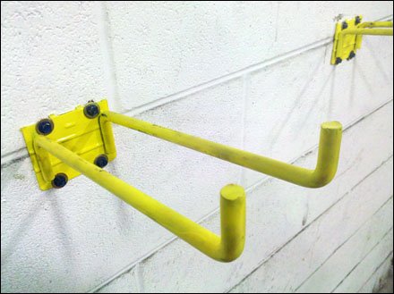 Double Arm Utility Hook Theft in Warehouse