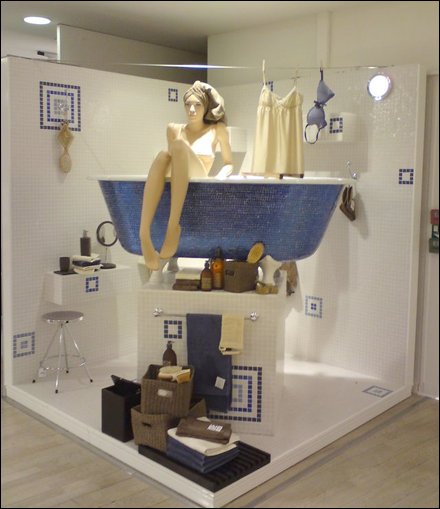 Space Saving Bath Display Aux