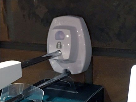FitBit Anti-Theft-Hook Brick Slatwall