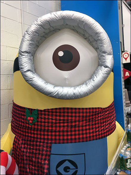 giant-minion-inflatable-3