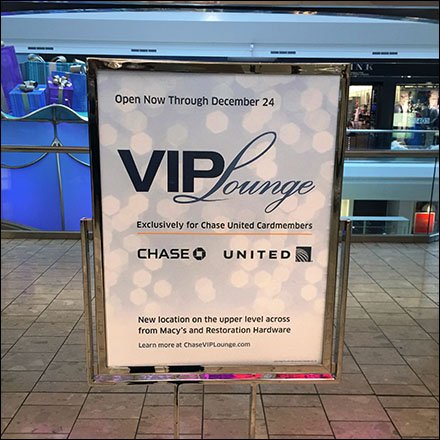 Christmas Eve Lounge At The Mall