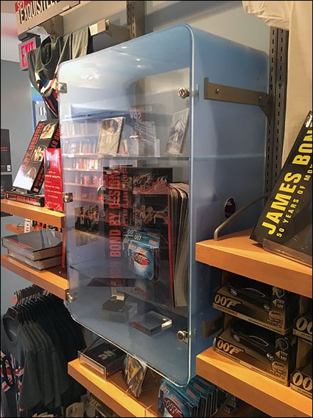 Round-corner Display Case Upright Mount 3