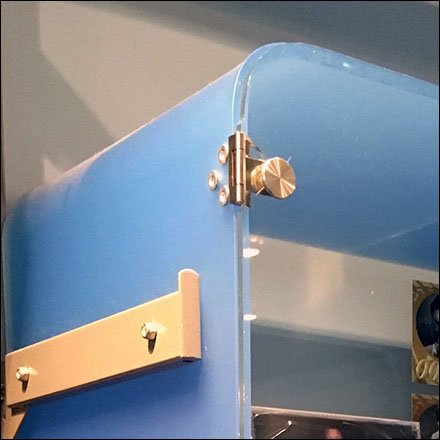 Round-corner Display Case Upright Mount Feature