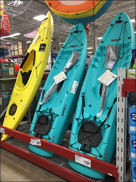Vertical Kayak Pallet Rack Retail Display