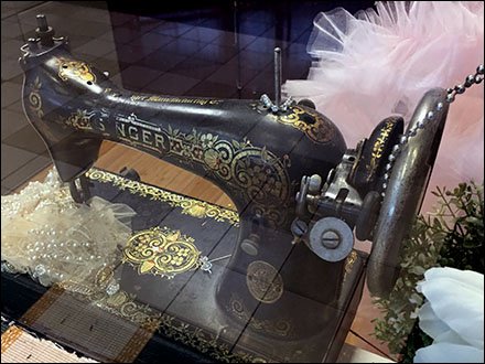 Scissors and Needle Singer Sewing Machine 3