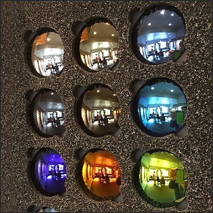 Color Sunglass Display By Solar Radiation Control