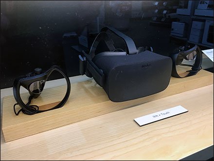 Endcap Billboard Display For Oculus Headset