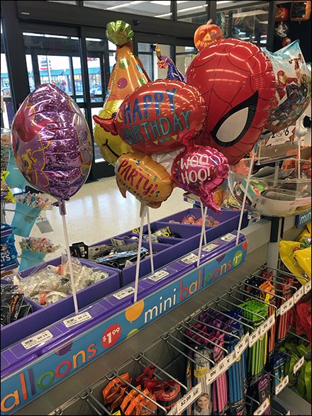 Cashwrap Queue Mini Balloons Lineup