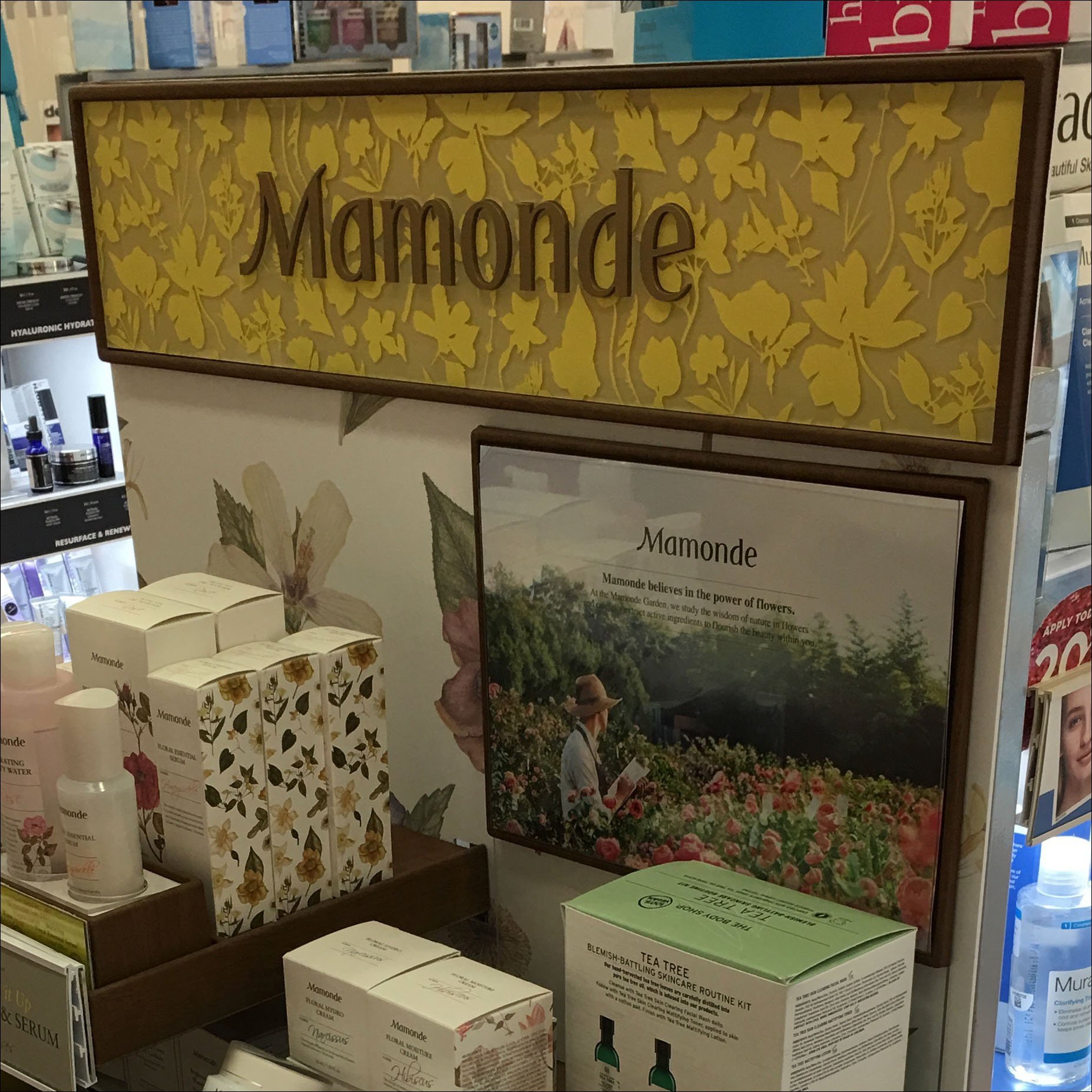 Subtle But Richly Colored Manonde Endcap