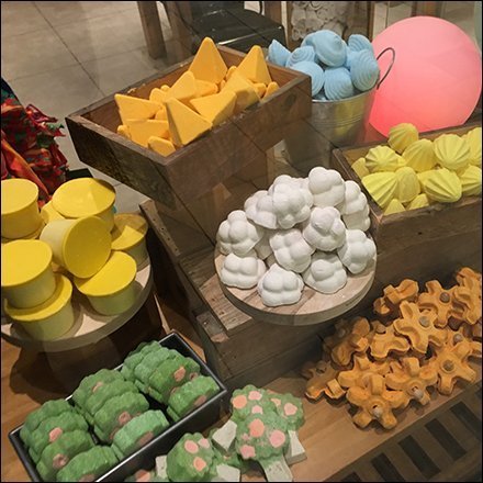Lush Window Dressing Hashtag Display Aux